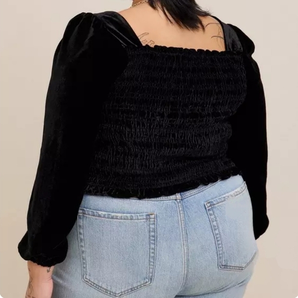 TORRID Womens Long Sleeve Velvet Smocked Blouson Sleeve Crop Top, Black - Picture 3 of 10